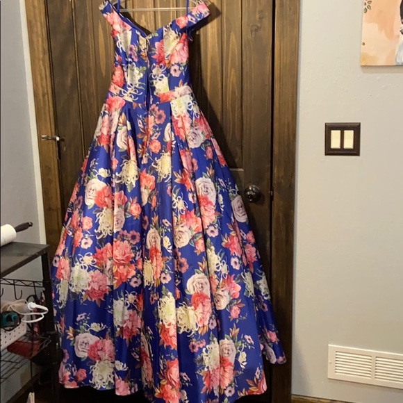 Prom dress - Picture 3 of 3